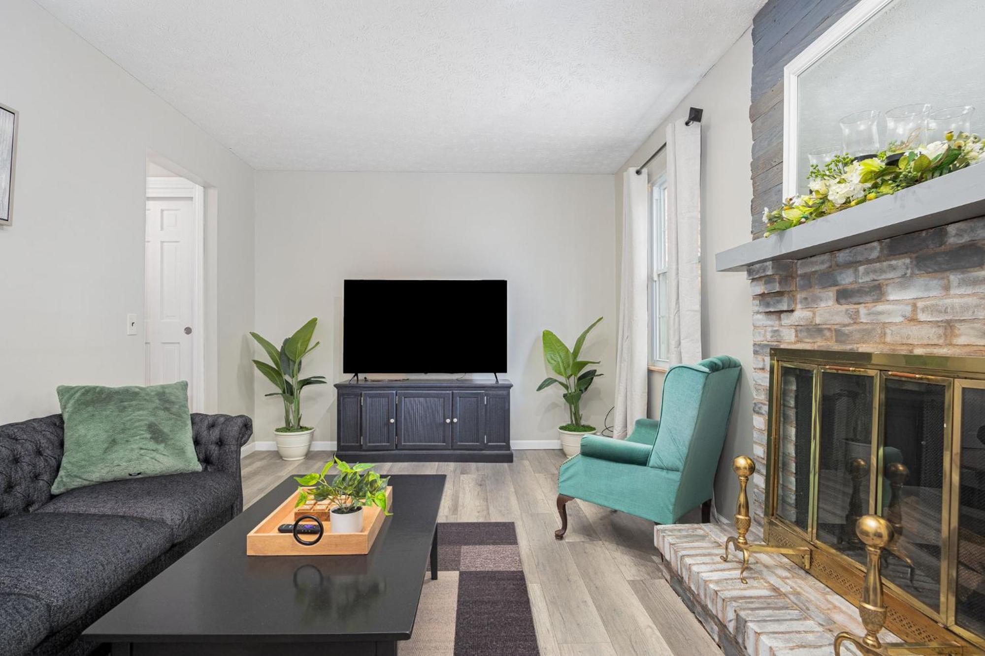 Spacious Retreat Activities And Games Galore Columbus